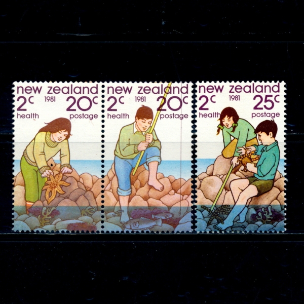 NEW ZEALAND()-#B109~11(3)-BOY AND GIRL AT ROCK POOL( ϴ ҳ,ҳ)-1981.8.5