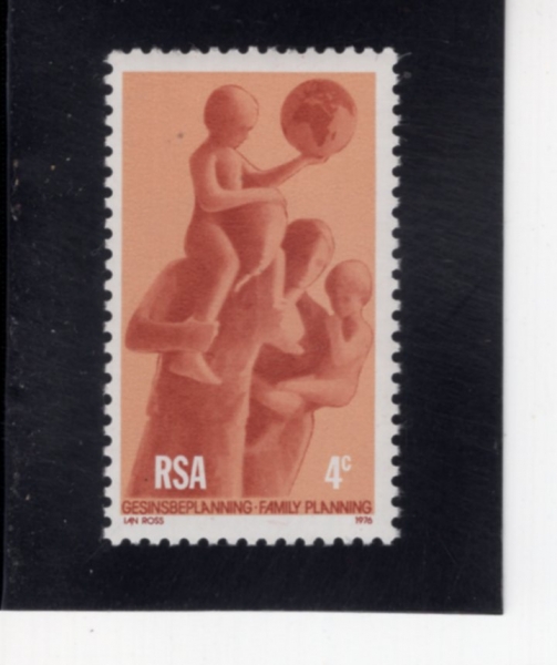 SOUTH AFRICA(��������ī��ȭ��)-#471-4c-FAMILY WITH GLOBE(����, ����)-1976.11.6��