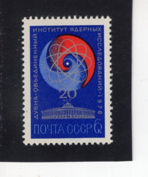 RUSSIA(���þ�)-#4420-6k-ATOM SYMBOL AND DUBNA INSTITUTE(�κ곪 �ٰ��� ������)-1976.3.10��